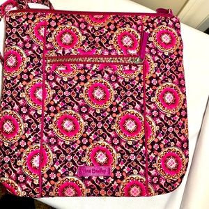 2019 Vera Bradley Raspberry Medallion Crossbody purse